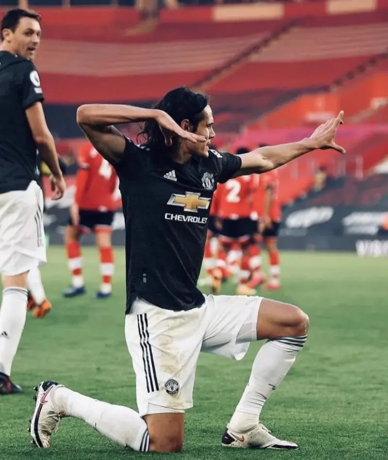 华体会登陆-巴萨险胜AC米兰，卡瓦尼梅开二度英超的简单介绍  第2张